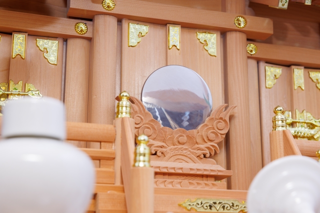 神道では五十日祭までのことを何と言いますか？　そんな疑問に神辺ふかしな葬祭がお答えします